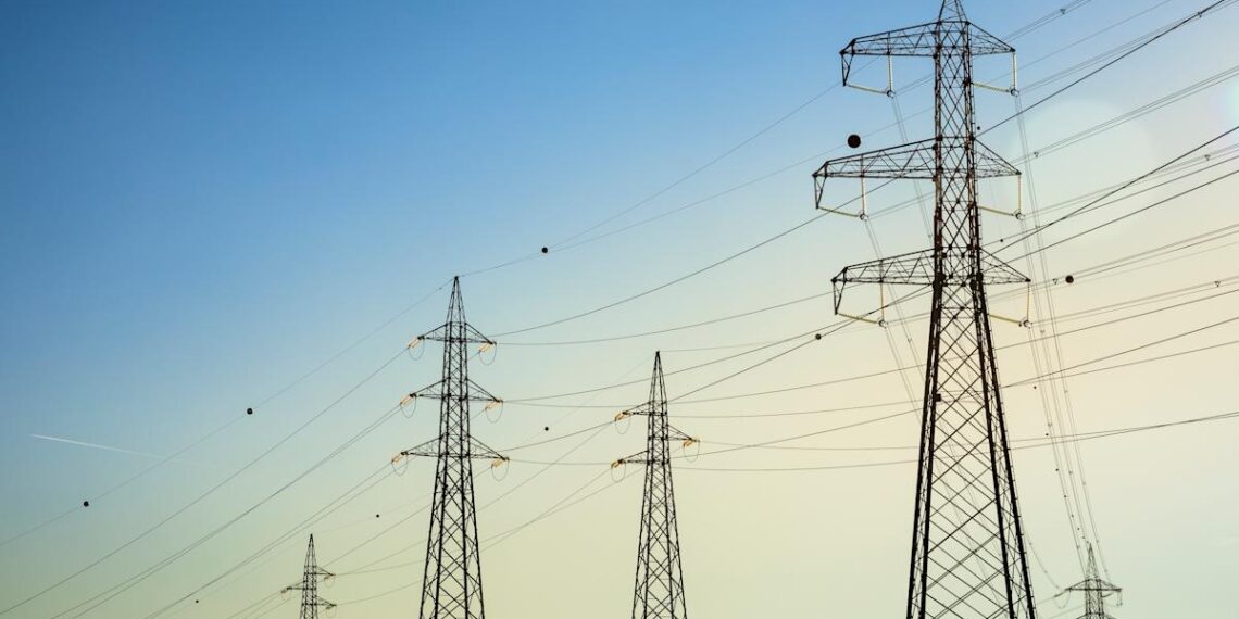 Po kilusio skandalo – nauji pažadai: technologijų gigantai tikina, kad dirbtinis intelektas nebrangins elektros