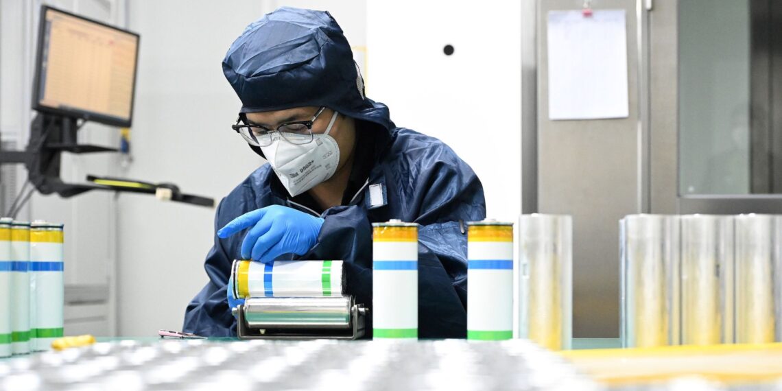 270 metų senumo fizikos efektas sugrįžta: natrio jonų baterijoms žadamas proveržis