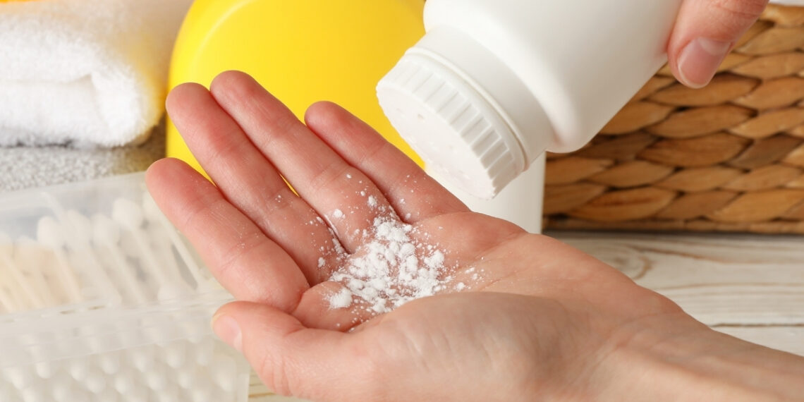 Daugiau nei 1 300 žmonių padavė „Johnson & Johnson“ į teismą: kalbama apie talko ir vėžio ryšį