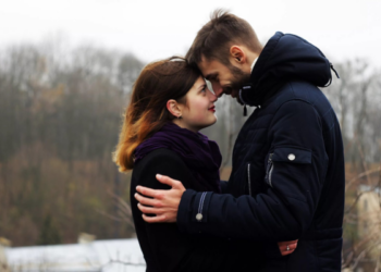 Mokslininkai paaiškino „drugelius pilve“: kas iš tiesų vyksta įsimylėjus