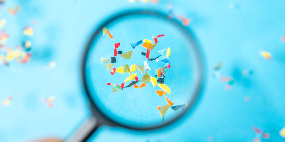 Mokslininkai perspėja: mikroplastikai smegenyse gali būti susiję su Parkinsono liga