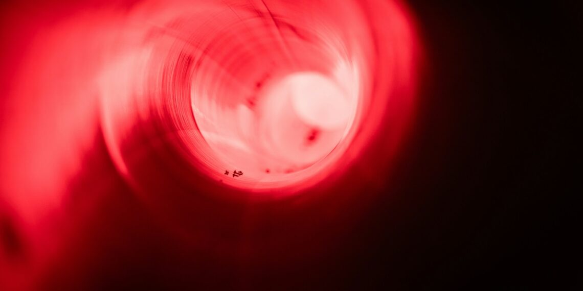 Mokslininkai tiria: ar Visatoje gali slypėti nematomi papildomi matmenys?