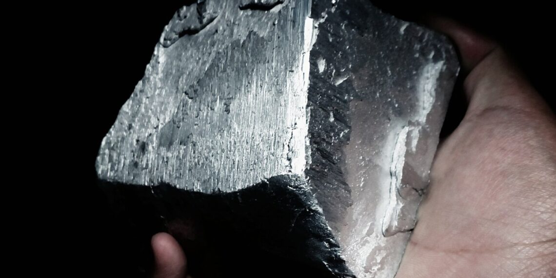 Mokslininkai sukūrė itin reaktyvų aliuminį: pigus metalas gali tapti nauju energetikos proveržiu