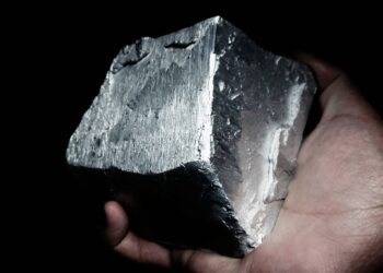 Mokslininkai sukūrė itin reaktyvų aliuminį: pigus metalas gali tapti nauju energetikos proveržiu