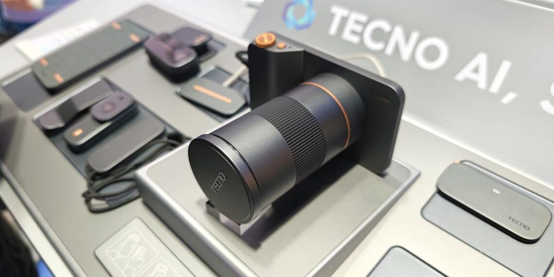 Barselonos technologijų parodoje – netikėta staigmena: „Tecno“ pristatė itin ploną telefoną be įkrovimo jungties