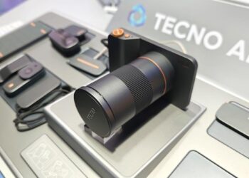 Barselonos technologijų parodoje – netikėta staigmena: „Tecno“ pristatė itin ploną telefoną be įkrovimo jungties