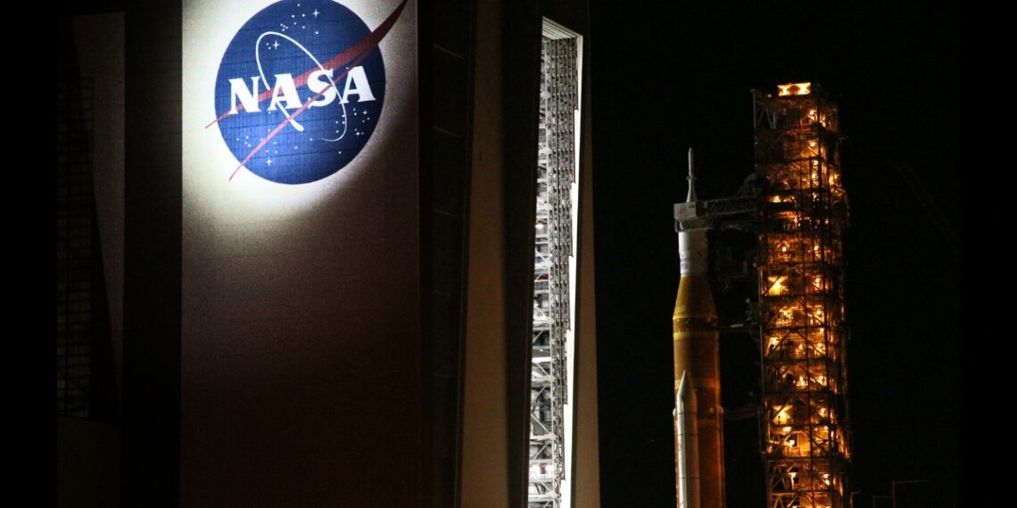 Jungtinių Valstijų kosmoso agentūra keičia planus: žmonijos sugrįžimas į Mėnulį atsidūrė pavojuje