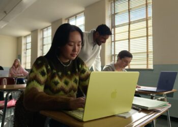 Naujasis „MacBook Neo“: pigesnė alternatyva „MacBook Air“, bet su kompromisais