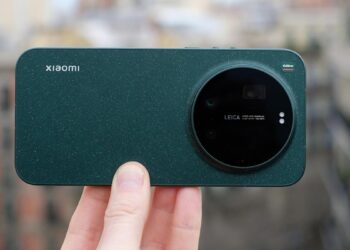 Naujasis „Xiaomi 17 Ultra“ rankose: kamera žavi, bet ar pavyks jį nusipirkti?