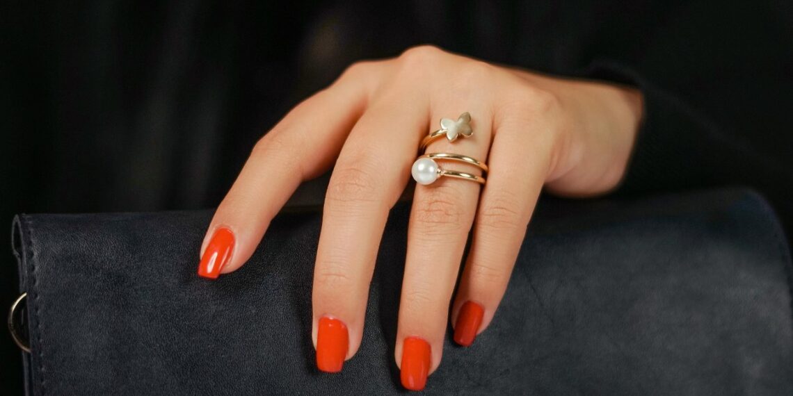 Nei gelis, nei lakas: nauja grožio tendencija stumia į šalį tradicinį manikiūrą