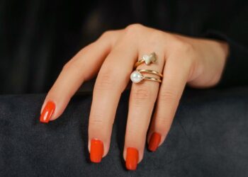 Nei gelis, nei lakas: nauja grožio tendencija stumia į šalį tradicinį manikiūrą