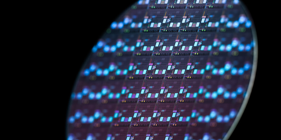 Neįtikėtina 2D puslaidininkių našumo apgaulė: ką slepia skambi reklama ir tyli tyrėjai