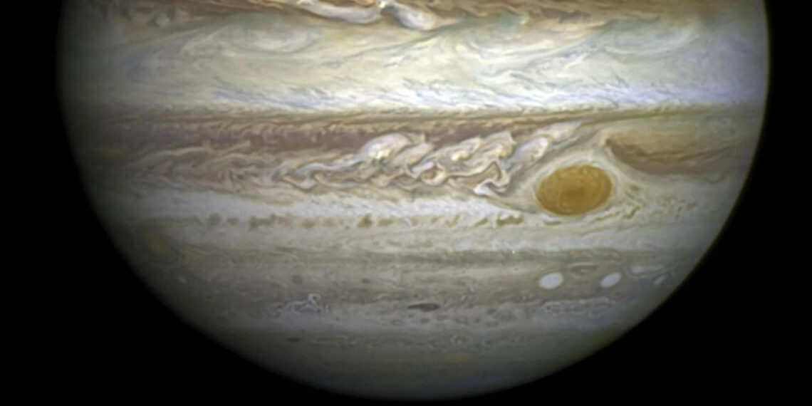 Astronomai sutrikę: Jupiteryje aptiktas keistas „mirksintis“ orų fenomenas
