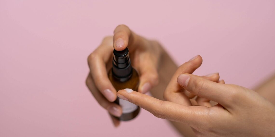 Ar tikrai pavasarį reikia atsisakyti retinolio? Dermatologai pateikė aiškų atsakymą