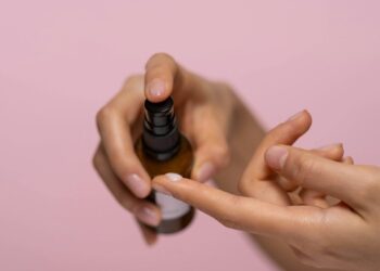 Ar tikrai pavasarį reikia atsisakyti retinolio? Dermatologai pateikė aiškų atsakymą