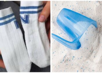 Keistas, bet veiksmingas triukas: skalbimo miltelius suberkite į dvi kojines