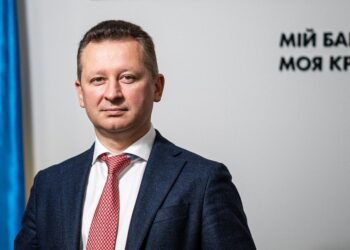 Įtampa tarp Vengrijos ir Ukrainos: sulaikyti „Oschadbank“ inkasatoriai, blokuojami konsulai