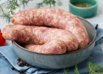 Parduotuvėje daro šią klaidą beveik visi: ekspertai paaiškino, kaip išsirinkti geriausią baltą dešrą