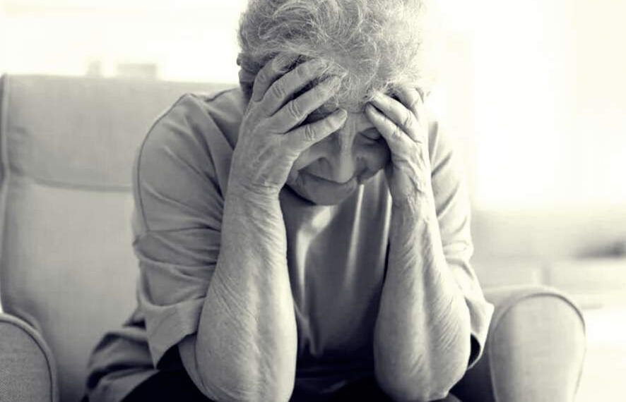 Pensininkė atsidūrė spąstuose: su 240 € pensija turi grąžinti 12 tūkst. € kreditą