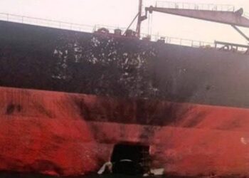 Persijos įlankoje – beprecedentė ataka: Iranas pirmą kartą smogė tankeriui jūrų dronu