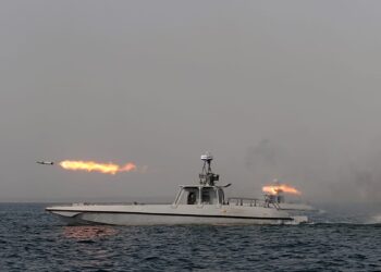 Pirmasis smūgis tanklaiviui Hormūzo sąsiauryje: Omanas atskleidė nerimą keliančias detales