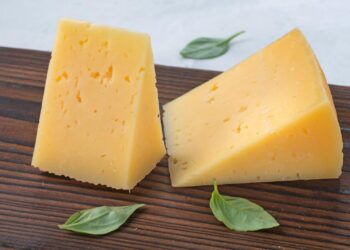 Plastikinis maišelis gali sugadinti sūrį per kelias dienas: štai kaip jį laikyti teisingai