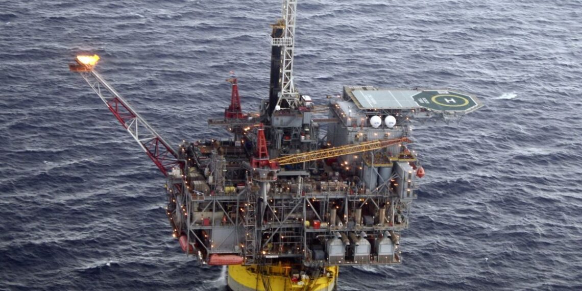 Sankcijų politika su išimtimis? JAV atveria kelią Indijai pirkti rusišką naftą