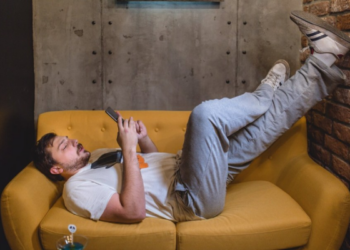 Mokslininkai įspėja: sėdimas gyvenimo būdas gali kenkti ne tik sveikatai, bet ir nuotaikai