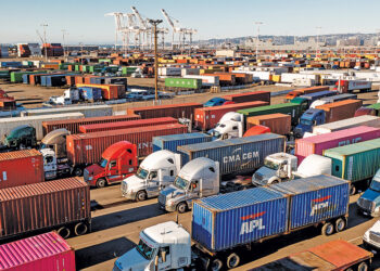 Skandalas prie Oklando uosto: pareigūnai demaskavo didžiulę dyzelino vagysčių schemą