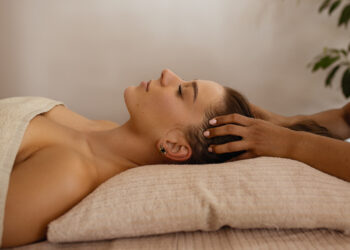 Kodėl masažas gali atgaivinti geriau nei trumpas miegas? Mokslininkai pateikia paaiškinimą