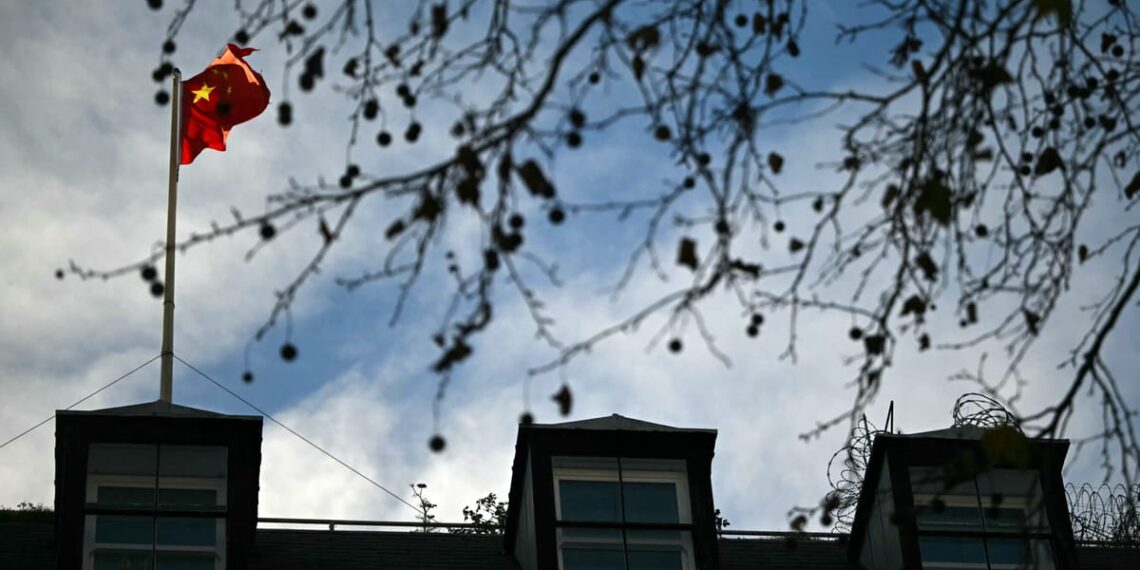 Šokas Londone: britų parlamentarės vyras suimtas dėl įtariamo šnipinėjimo Kinijai