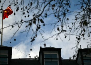 Šokas Londone: britų parlamentarės vyras suimtas dėl įtariamo šnipinėjimo Kinijai