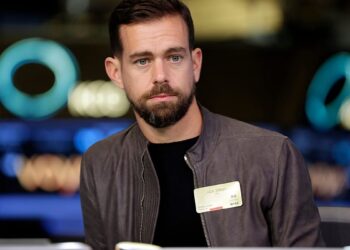 Šokas technologijų rinkoje: „Twitter“ įkūrėjo imperija atleidžia pusę darbuotojų – kaltinamas dirbtinis intelektas