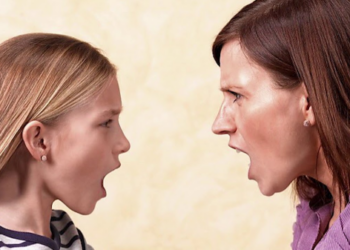 Ekspertai perspėja: kodėl paaugliai kartais tampa agresyvūs prieš tėvus