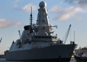 Jungtinė Karalystė skubiai siunčia karo laivą į Kiprą dėl augančios Irano grėsmės