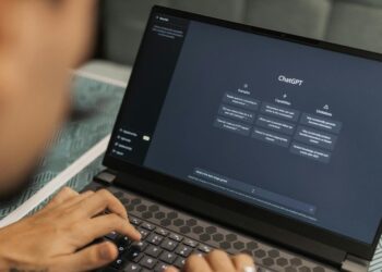 Tyrimas atskleidė: kuris dirbtinio intelekto chatbotas meluoja mažiausiai apie karą Irane