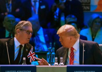 Starmeris meta iššūkį Trumpo pozicijai: netikėtas JK posūkis Irano klausimu gali supurtyti Vakarus