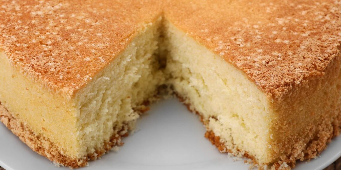 Paprastas triukas biskvitui: vienas ingredientas padės jam išlikti puriam ir drėgnam