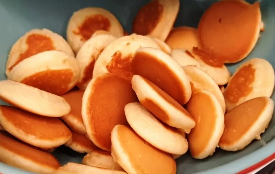 Tik 3 kiaušiniai ir stiklinė miltų: šie mini blyneliai dingsta nuo stalo akimirksniu