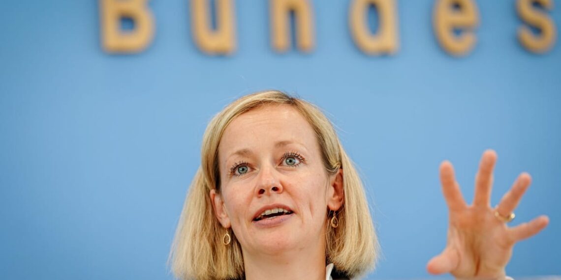 Skandalas Vokietijoje: nušalintas privatumą gynęs ombudsmenas kelia nerimą dėl sekimo