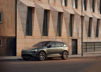 „Volvo“ elektriniai visureigiai šluojami nuo konvejerio: paklausa viršijo visus lūkesčius