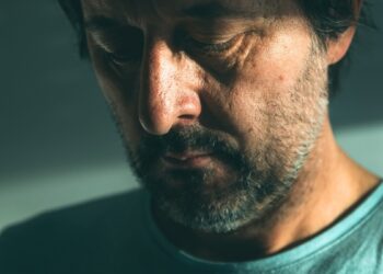 Vos 10 minučių per dieną: šis pratimas gali padėti sumažinti depresijos simptomus